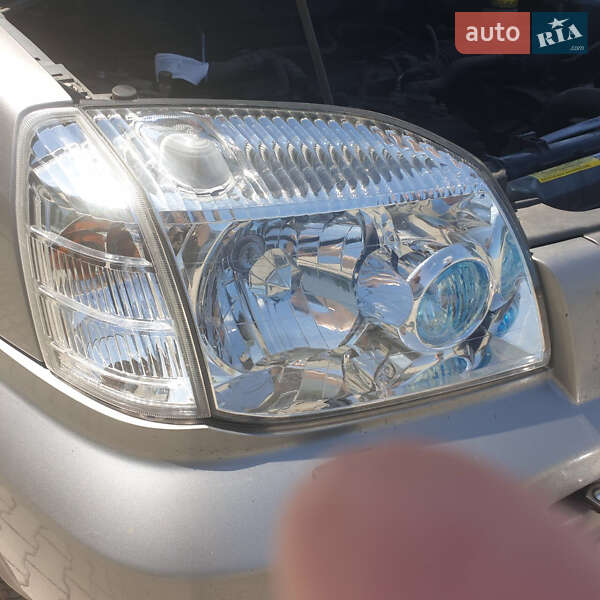 Позашляховик / Кросовер Nissan X-Trail 2005 в Києві