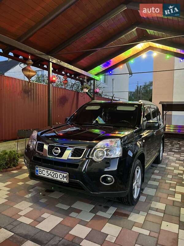 Внедорожник / Кроссовер Nissan X-Trail 2012 в 