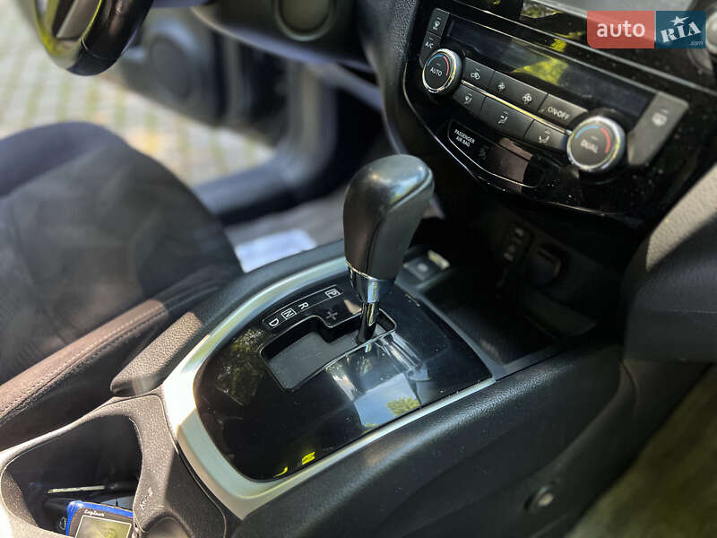 Позашляховик / Кросовер Nissan X-Trail 2015 в Львові