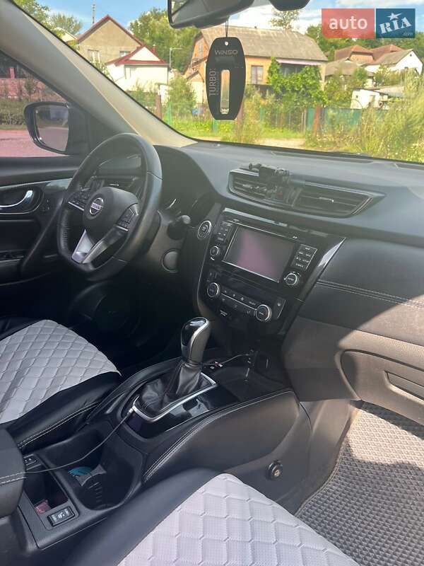 Позашляховик / Кросовер Nissan X-Trail 2017 в Городку