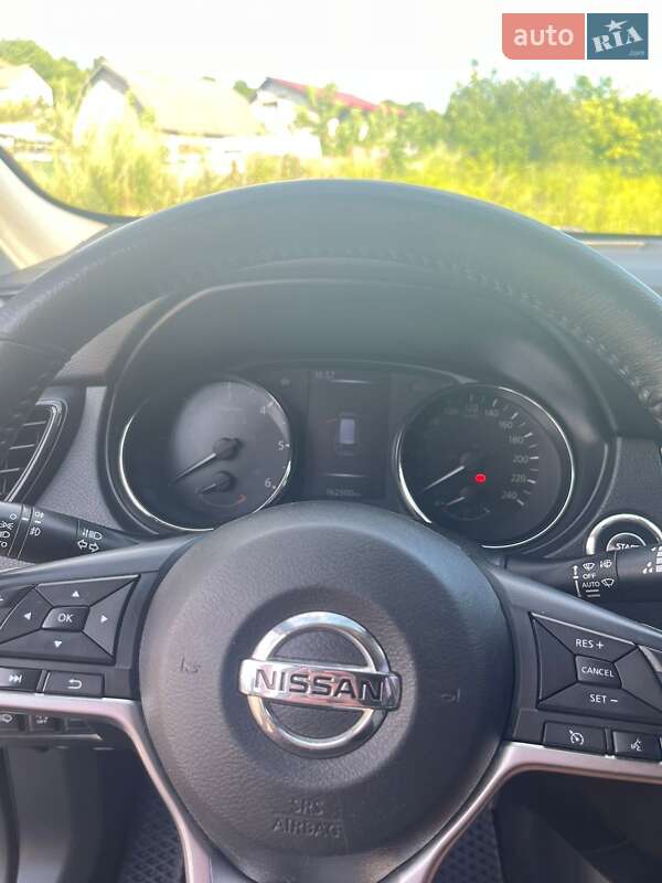 Позашляховик / Кросовер Nissan X-Trail 2017 в Городку