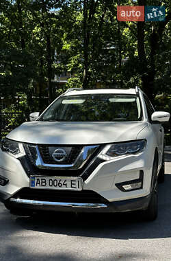 Внедорожник / Кроссовер Nissan X-Trail 2017 в 