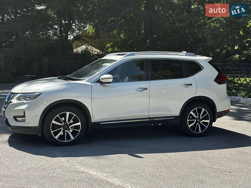 Внедорожник / Кроссовер Nissan X-Trail 2017 в Киеве