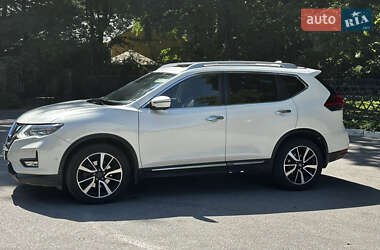 Внедорожник / Кроссовер Nissan X-Trail 2017 в 