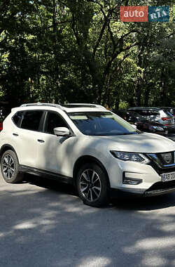 Внедорожник / Кроссовер Nissan X-Trail 2017 в 