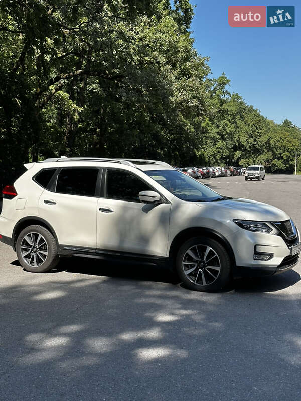 Внедорожник / Кроссовер Nissan X-Trail 2017 в Киеве