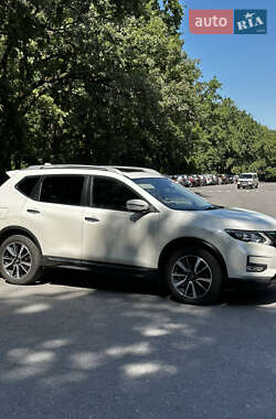Внедорожник / Кроссовер Nissan X-Trail 2017 в 