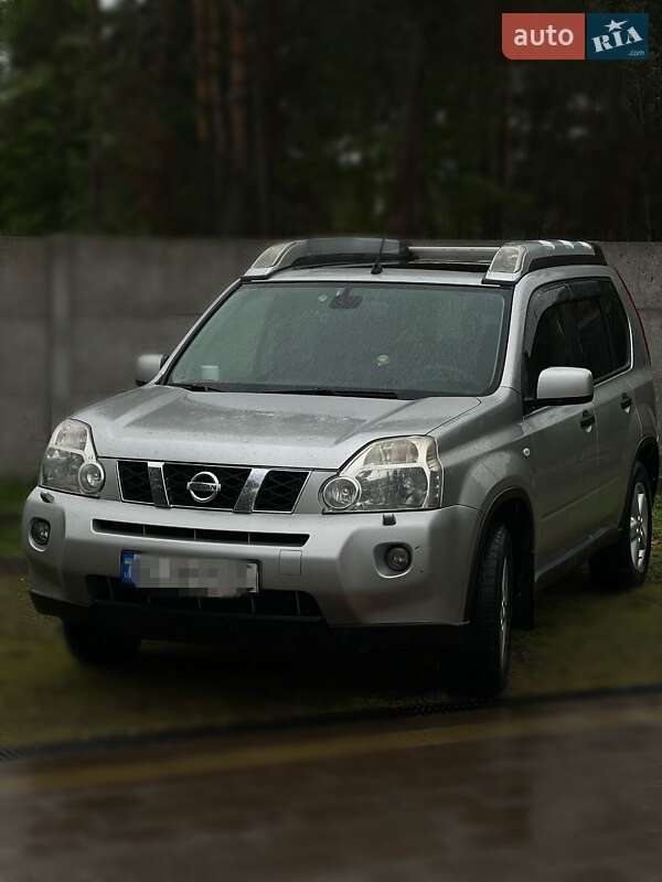Внедорожник / Кроссовер Nissan X-Trail 2010 в Новояворовске