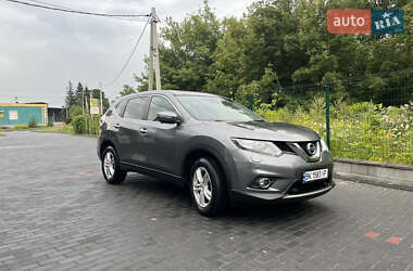 Внедорожник / Кроссовер Nissan X-Trail 2015 в 