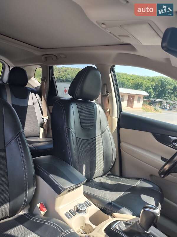 Внедорожник / Кроссовер Nissan X-Trail 2017 в Ужгороде