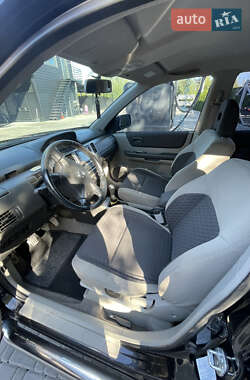 Позашляховик / Кросовер Nissan X-Trail 2004 в Звягелі