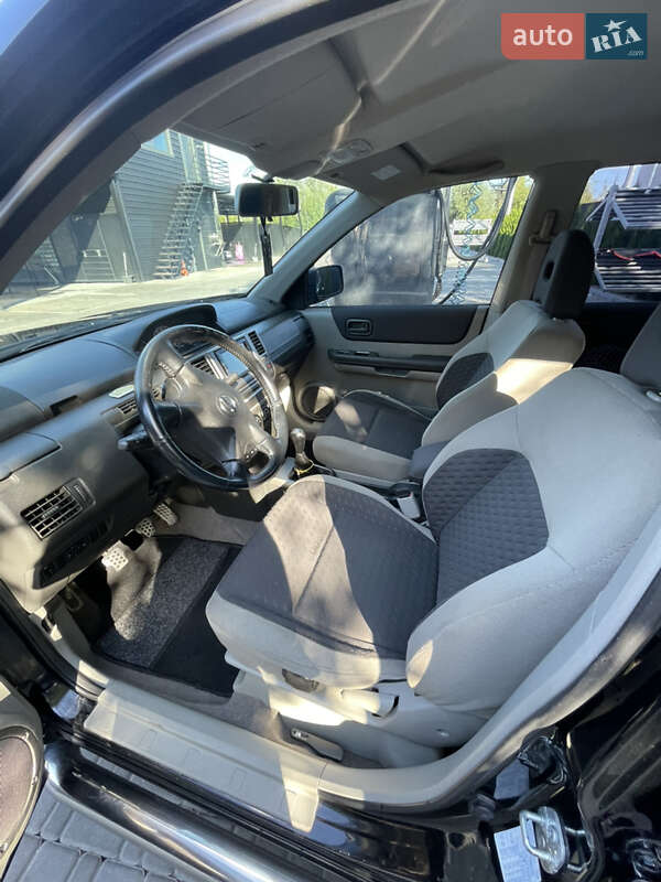 Внедорожник / Кроссовер Nissan X-Trail 2004 в Звягеле