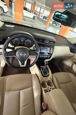 Внедорожник / Кроссовер Nissan X-Trail 2018 в 