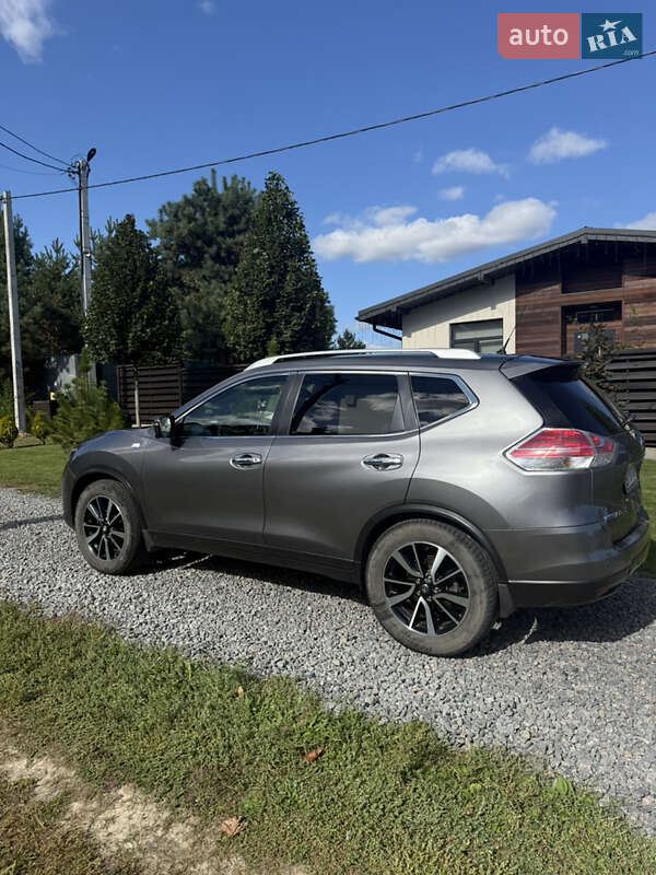 Позашляховик / Кросовер Nissan X-Trail 2016 в Вараші