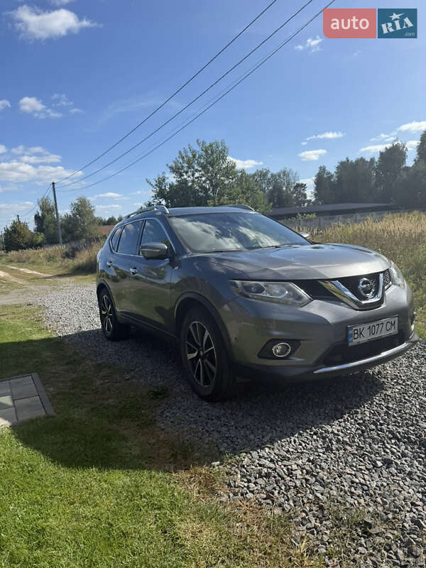 Позашляховик / Кросовер Nissan X-Trail 2016 в Вараші