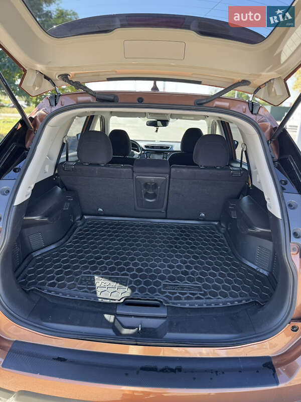 Позашляховик / Кросовер Nissan X-Trail 2014 в Києві