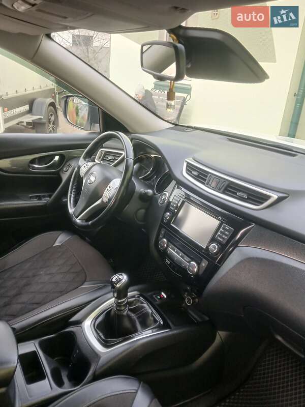 Внедорожник / Кроссовер Nissan X-Trail 2015 в Ковеле