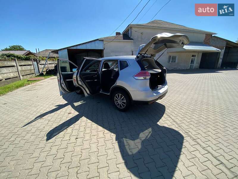 Позашляховик / Кросовер Nissan X-Trail 2015 в Стецевій