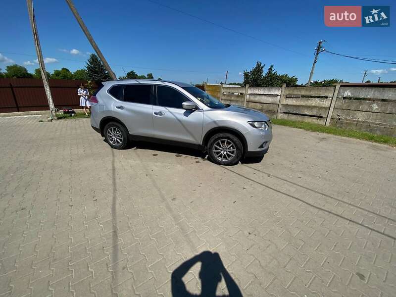 Позашляховик / Кросовер Nissan X-Trail 2015 в Стецевій