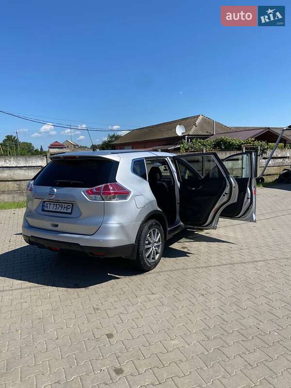 Позашляховик / Кросовер Nissan X-Trail 2015 в Стецевій