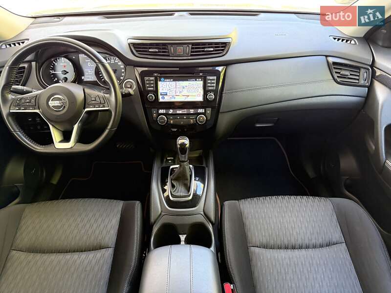 Позашляховик / Кросовер Nissan X-Trail 2017 в Дніпрі