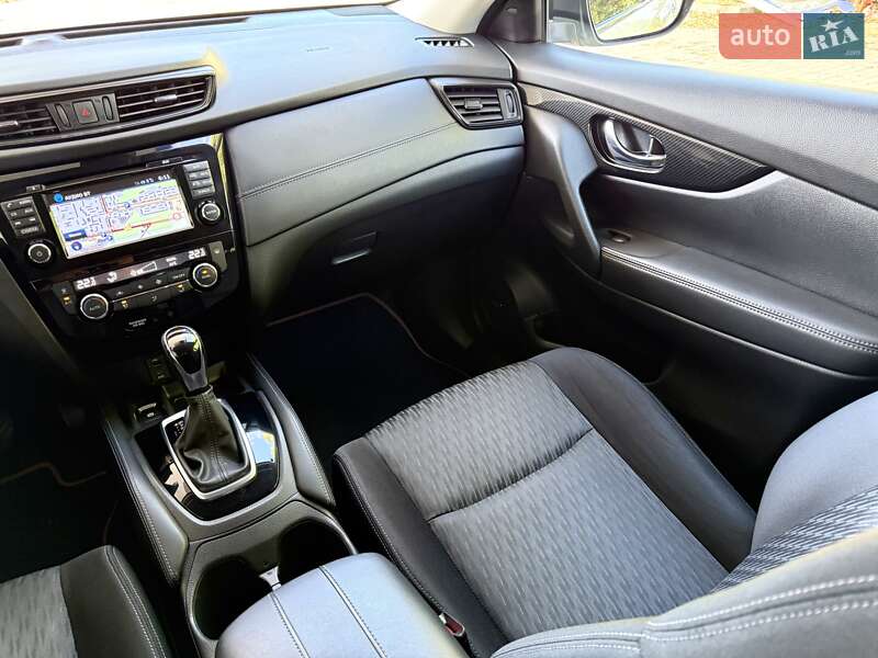 Позашляховик / Кросовер Nissan X-Trail 2017 в Дніпрі