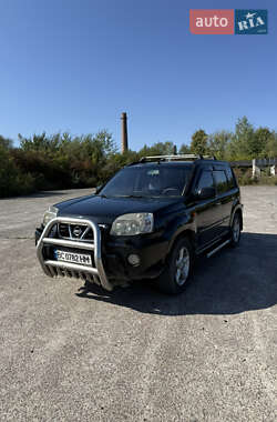 Внедорожник / Кроссовер Nissan X-Trail 2003 в Новояворовске