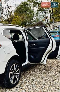 Внедорожник / Кроссовер Nissan X-Trail 2016 в 
