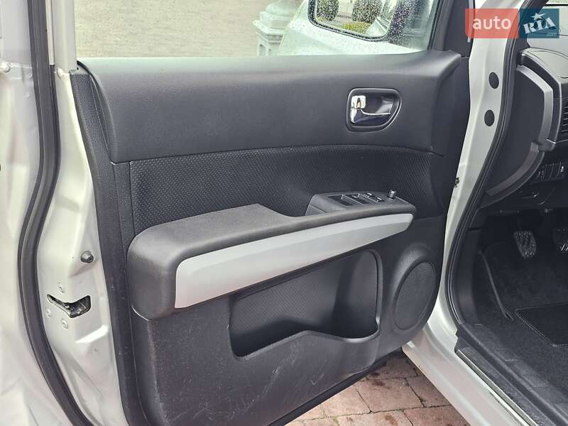 Внедорожник / Кроссовер Nissan X-Trail 2012 в Стрые
