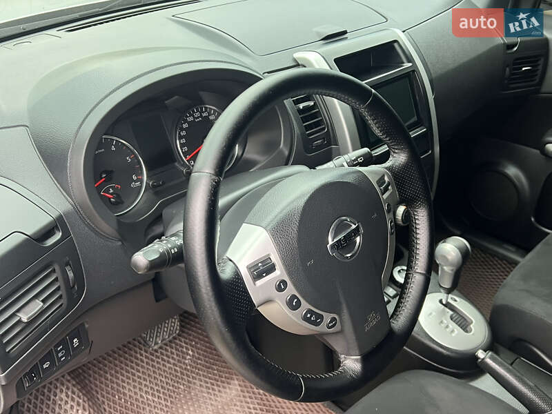 Позашляховик / Кросовер Nissan X-Trail 2014 в Києві