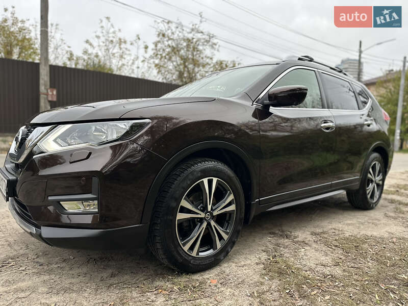 Внедорожник / Кроссовер Nissan X-Trail 2017 в 