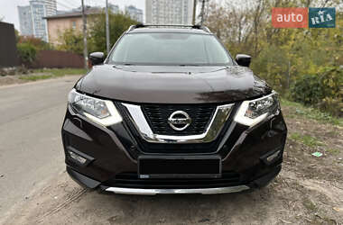 Внедорожник / Кроссовер Nissan X-Trail 2017 в 