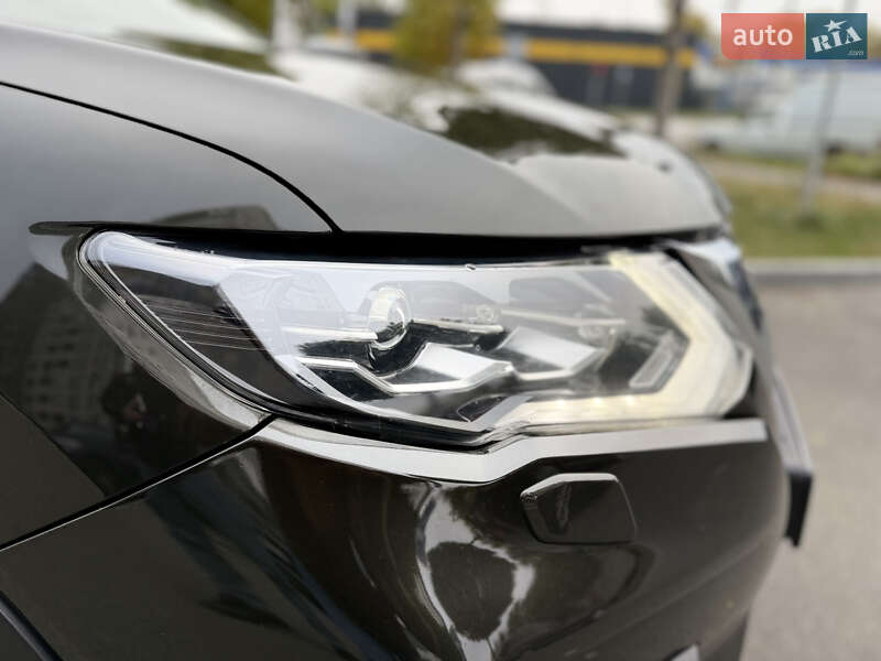 Позашляховик / Кросовер Nissan X-Trail 2017 в Вишневому фото 10 Позашляховик / Кросовер Nissan X-Trail 2017 в Вишневому