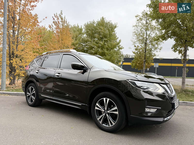 Позашляховик / Кросовер Nissan X-Trail 2017 в Вишневому фото 5 Позашляховик / Кросовер Nissan X-Trail 2017 в Вишневому