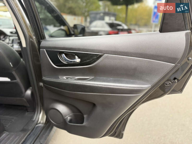 Позашляховик / Кросовер Nissan X-Trail 2017 в Вишневому фото 20 Позашляховик / Кросовер Nissan X-Trail 2017 в Вишневому