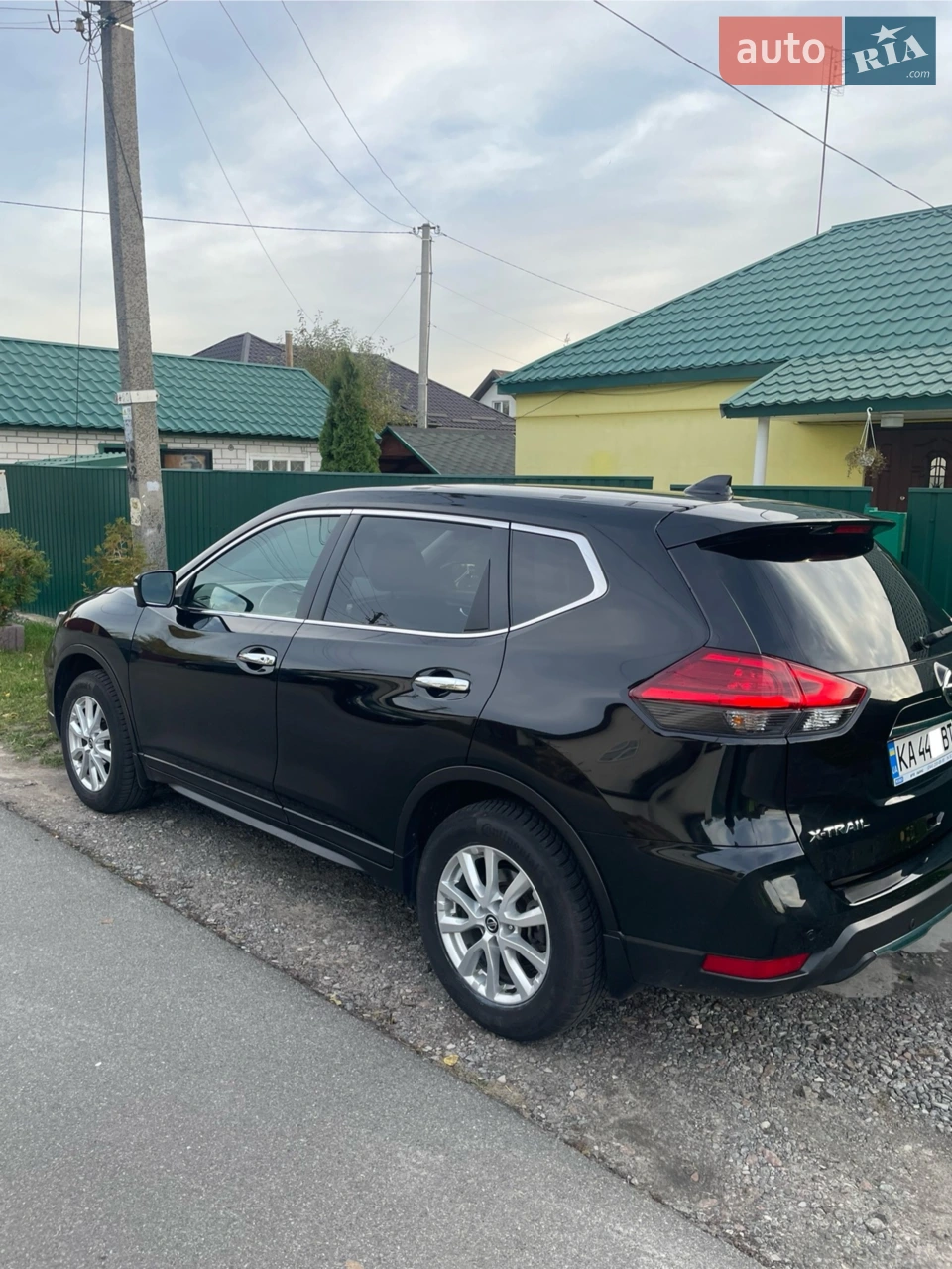 Nissan X-Trail 2.5 CVT 4WD, 2021 р.
Офіційний (не пригнаний).
Ідеальний стан!
Оригінальний пробіг 84 тис. км.
Один власник з моменту покупки.
Комплектація Acenta Navi:
• Камери кругового огляду 360°;
• Навігація, клімат-контроль, круїз-контроль;
• Підігрів передніх сидінь;
• Безключовий доступ, запуск кнопкою Start/Stop.
Додатково:
• Сигналізація StarLine з автозапуском — зручно взимку, авто можна прогріти дистанційно;
• Сабвуфер + акустика Bose — відмінний звук;
• Салон доглянутий, є лише легкі затертості керма (особливість шкіри та догляду), акуратний власник;
• Гарна зимова преміальна гума;
• Без ДТП, жодна деталь не фарбувалась;
Авто доглянуте, надійне та комфортне, усе працює.
Пройдено чергове ТО (щойно обслуговане) — замінено масло та всі фільтри (повна прозора історія: наявні всі акти виконаних робіт та регламенти з СТО).
До авто додається комплект літньої гуми у гарному стані.
📞 Телефонуйте — домовимось про огляд. Авто варте вашої уваги! Торг доречний при огляді!