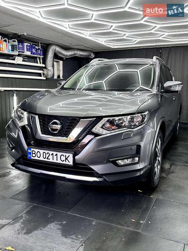 Внедорожник / Кроссовер Nissan X-Trail 2017 в Тернополе