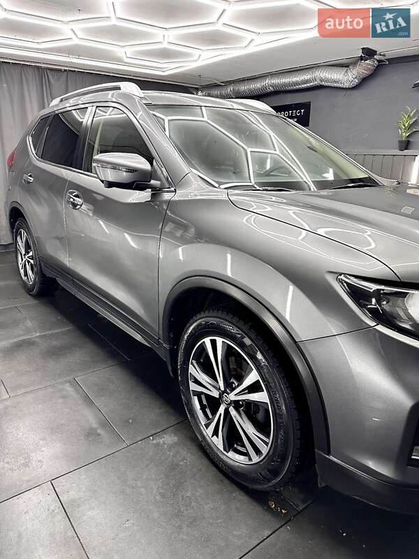 Внедорожник / Кроссовер Nissan X-Trail 2017 в Тернополе