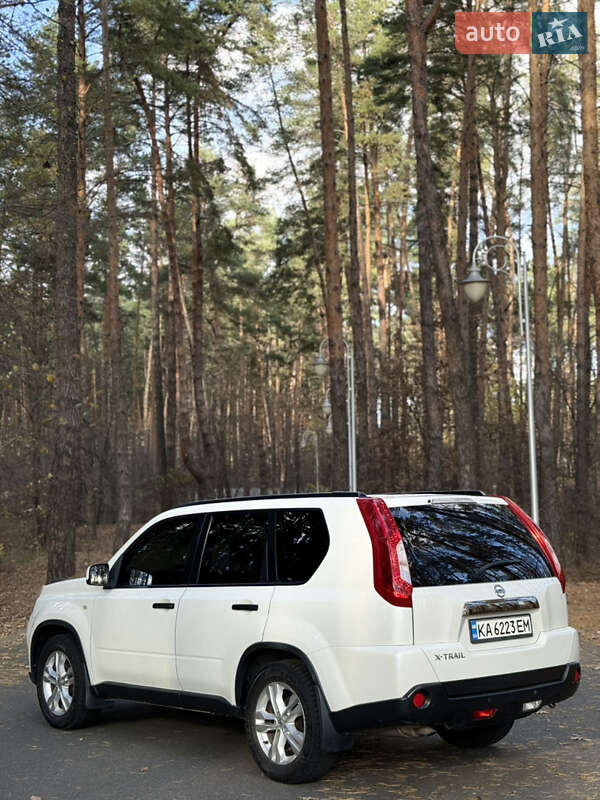 Внедорожник / Кроссовер Nissan X-Trail 2011 в Обухове