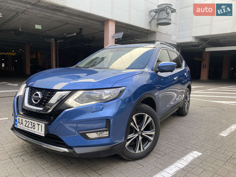 Внедорожник / Кроссовер Nissan X-Trail 2017 в Киеве