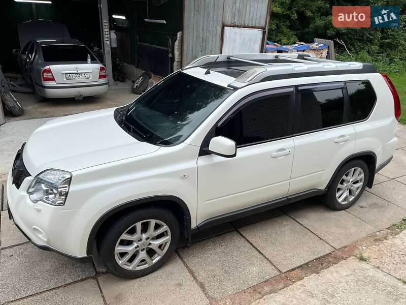 Внедорожник / Кроссовер Nissan X-Trail 2012 в Обухове