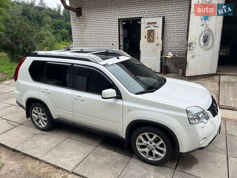 Внедорожник / Кроссовер Nissan X-Trail 2012 в Обухове