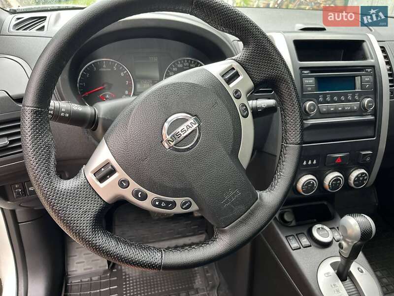 Внедорожник / Кроссовер Nissan X-Trail 2012 в Обухове