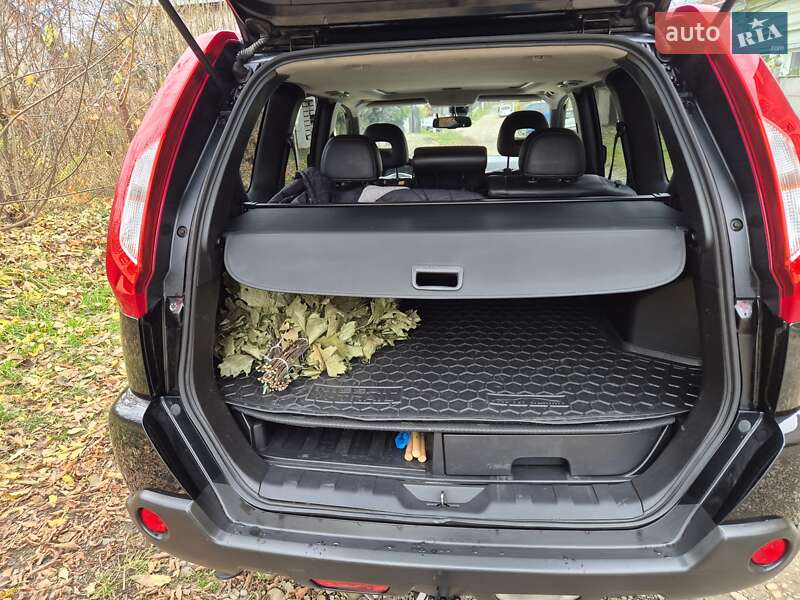 Внедорожник / Кроссовер Nissan X-Trail 2011 в Черновцах