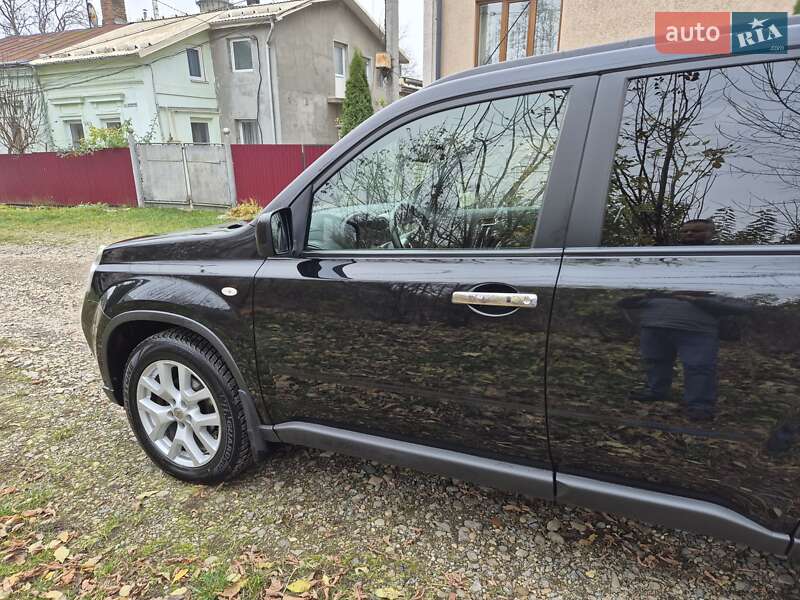 Внедорожник / Кроссовер Nissan X-Trail 2011 в Черновцах