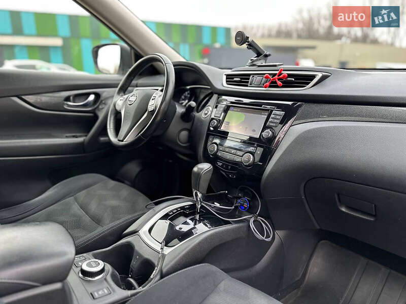 Внедорожник / Кроссовер Nissan X-Trail 2017 в Дрогобыче