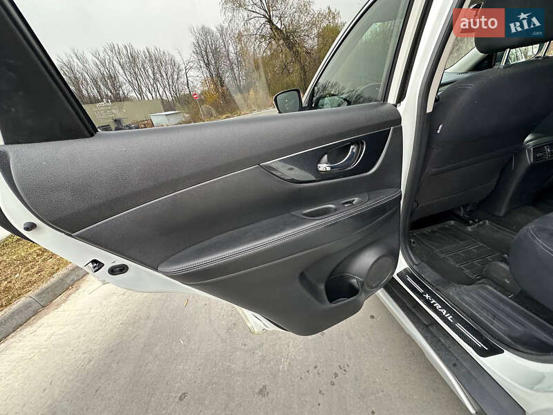 Внедорожник / Кроссовер Nissan X-Trail 2017 в Дрогобыче