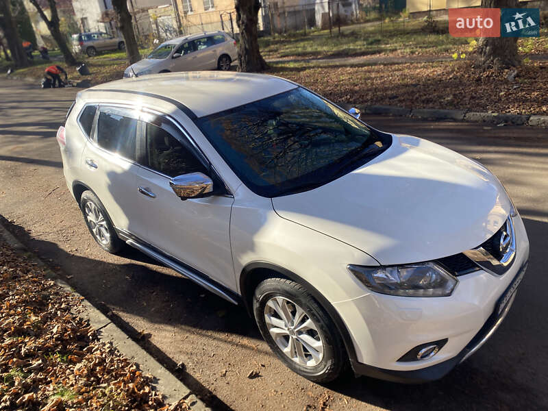 Внедорожник / Кроссовер Nissan X-Trail 2017 в Львове