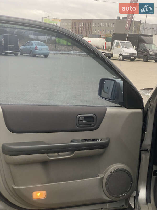 Внедорожник / Кроссовер Nissan X-Trail 2004 в Киеве