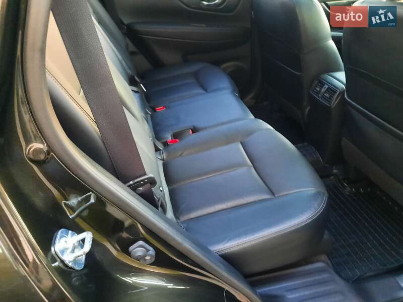 Внедорожник / Кроссовер Nissan X-Trail 2016 в Виннице